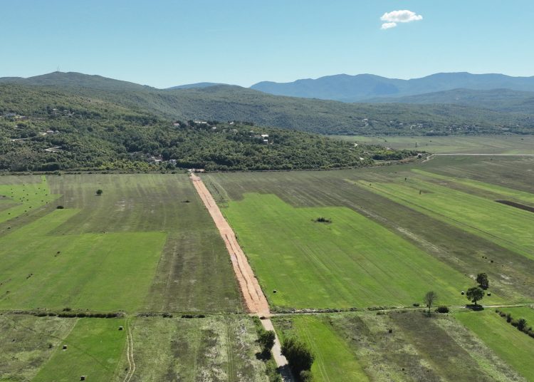 (VIDEO) Grude: Rekonstrukcija važne prometnice koja povezuje više naselja