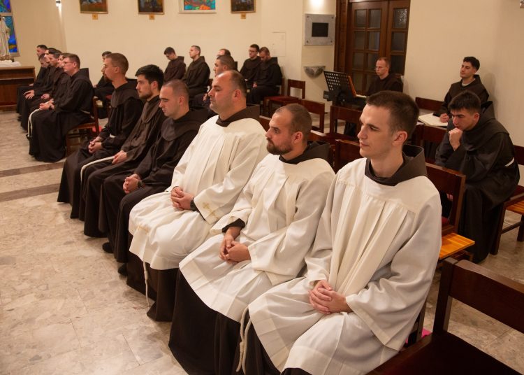 Novi bogoslovi primljeni u službe lektorata i akolitata