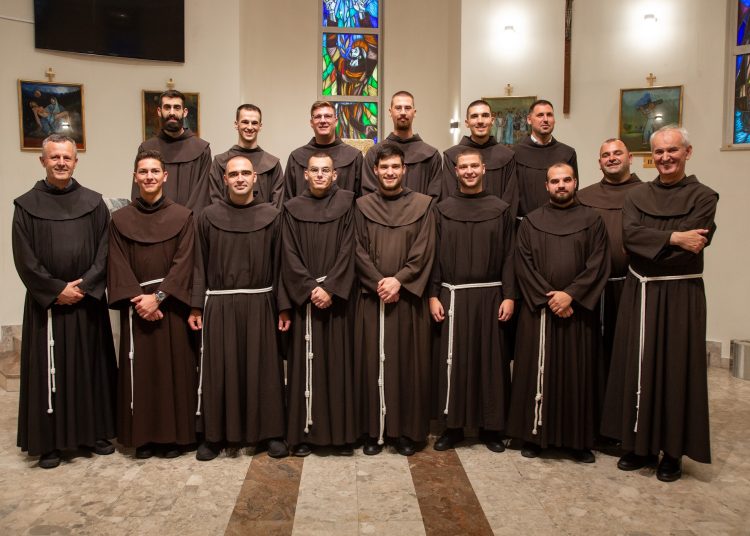 Novi bogoslovi primljeni u službe lektorata i akolitata
