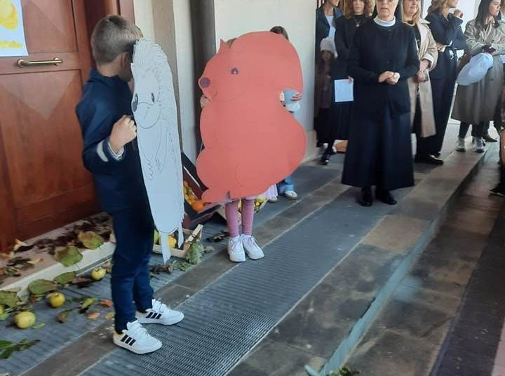 (VIDEO) Učenici Prve osnovne škole Široki Brijeg obilježili Dan kruha i darivali djecu s poteškoćama