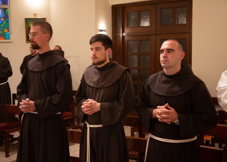Novi bogoslovi primljeni u službe lektorata i akolitata