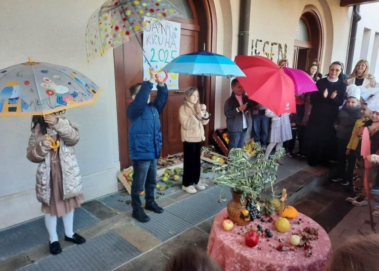 (VIDEO) Učenici Prve osnovne škole Široki Brijeg obilježili Dan kruha i darivali djecu s poteškoćama