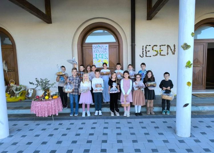 (VIDEO) Učenici Prve osnovne škole Široki Brijeg obilježili Dan kruha i darivali djecu s poteškoćama