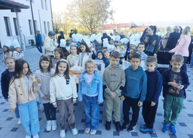 (VIDEO) Učenici Prve osnovne škole Široki Brijeg obilježili Dan kruha i darivali djecu s poteškoćama