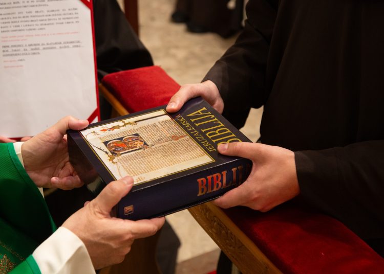Novi bogoslovi primljeni u službe lektorata i akolitata