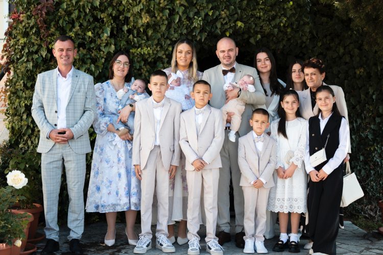 Pod istom misom dva brata krstila troje djece: Obiteljski dan radosti u Ledincu