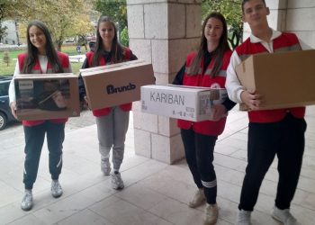 Posušanima čista desetka iz humanosti: Više od pet kombija pomoći za Mostar