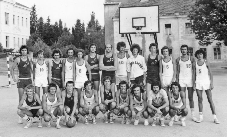 KK Mladost nakon utakmice sa zagrebačkom Industromontažom 1974. godine