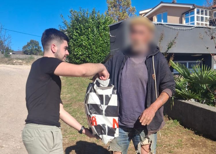Spoj mladosti i dobrote: Širokobriješki gimnazijalci ponovno razveselili korisnike kućne njege