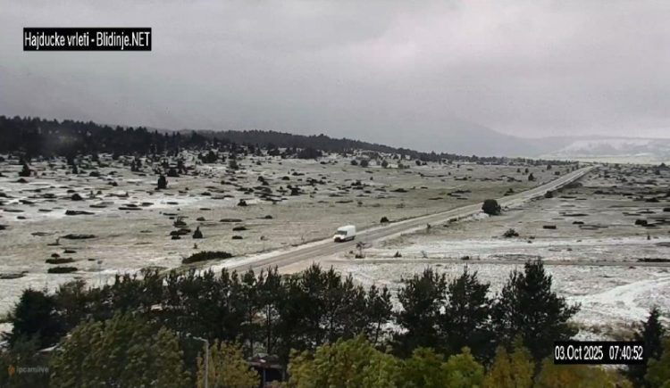 Blidinje osvanulo pod snijegom: Zimski prizori već početkom listopada