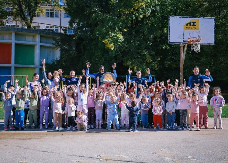 Treneri i igrači HKK Široki posjetili škole i vrtiće u cilju promocije škole košarke