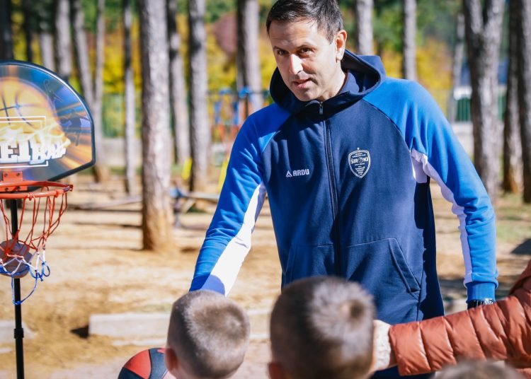Treneri i igrači HKK Široki posjetili škole i vrtiće u cilju promocije škole košarke