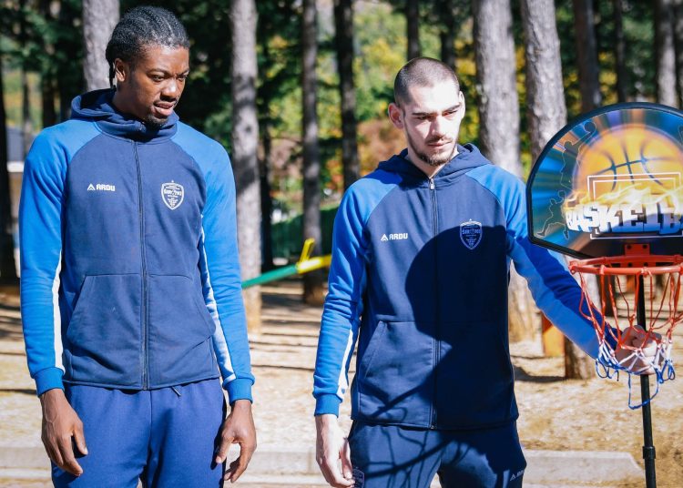 Treneri i igrači HKK Široki posjetili škole i vrtiće u cilju promocije škole košarke