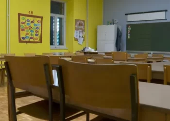 Osnovna škola u Vrgorcu uvodi rigorozni kućni red: Odzvonilo čak i umjetnim noktima