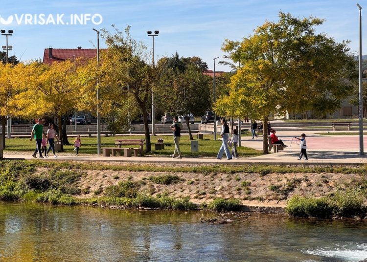 Sunčana nedjelja u Parku širokobrijeških branitelja: Igra, šetnja i druženje