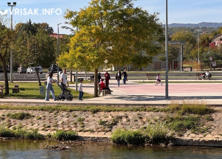 Sunčana nedjelja u Parku širokobrijeških branitelja: Igra, šetnja i druženje