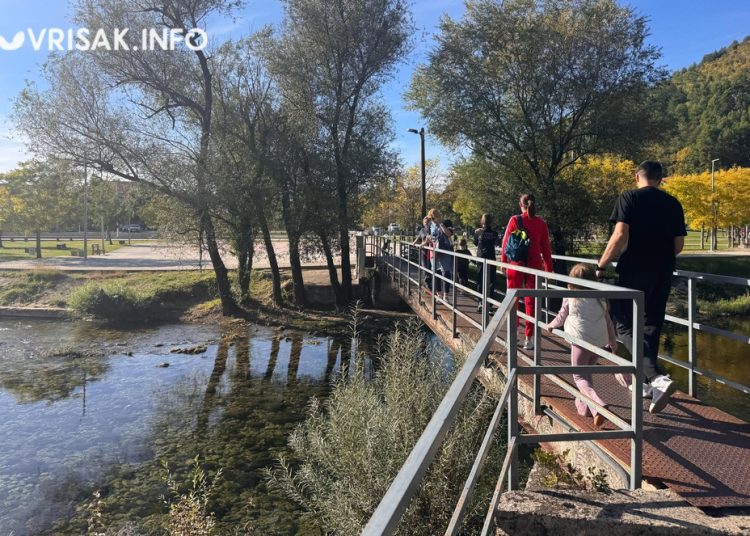 Sunčana nedjelja u Parku širokobrijeških branitelja: Igra, šetnja i druženje