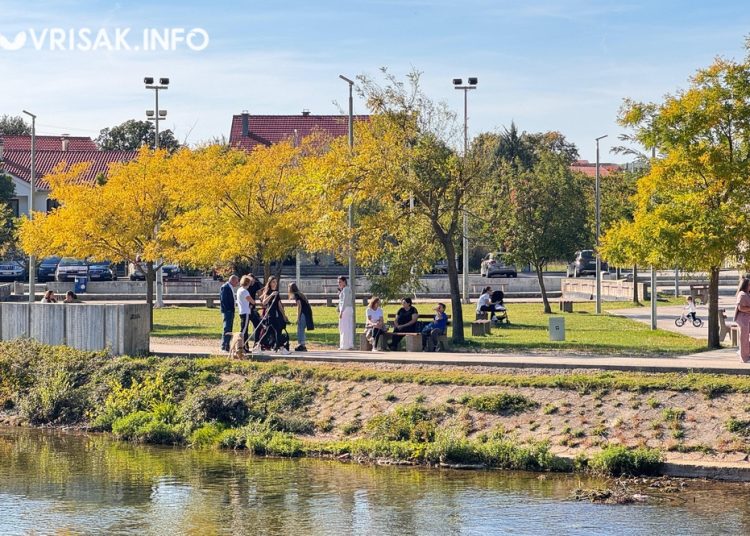 Sunčana nedjelja u Parku širokobrijeških branitelja: Igra, šetnja i druženje