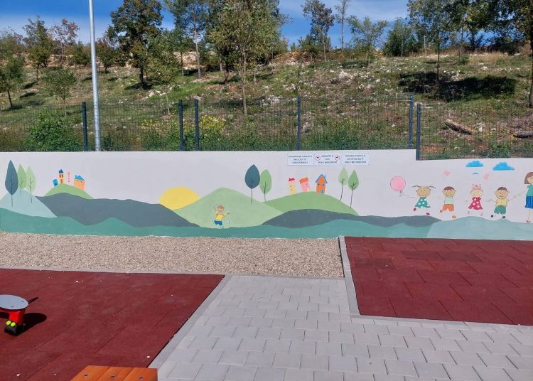 Posuški gimnazijalci uredili vanjske zidove OŠ Ivana Mažuranića
