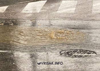 Izlijevanje fekalnih voda u Širokom Brijegu kod zgrade Vlade ŽZH