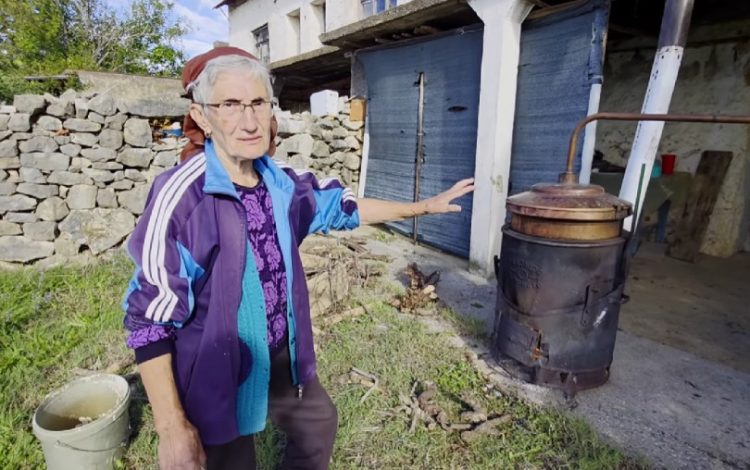 Mile i Mara iz Gornjih Hamzića kod Čitluka rakiju peku i s 90 godina