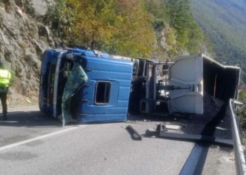 Na cesti Mostar – Jablanica prevrnuo se kamion