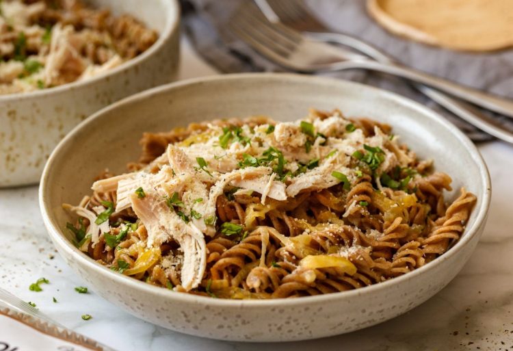 Zdrav obrok i obrok nakon treninga: Tjestenina s karameliziranim lukom i sočnom puretinom