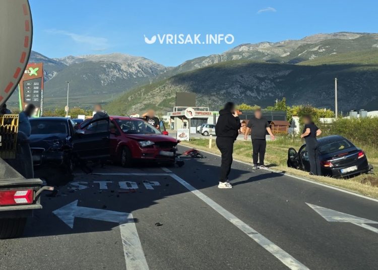Teška prometna nesreća kod Mostara: Sudar tri vozila, ima ozlijeđenih
