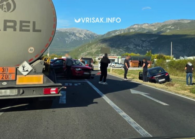 Teška prometna nesreća kod Mostara: Sudar tri vozila, ima ozlijeđenih