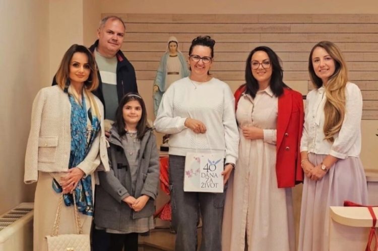 „40 dana za život“ daruje SKB Mostar: Slikovnice za knjižnicu na dječjim odjelima