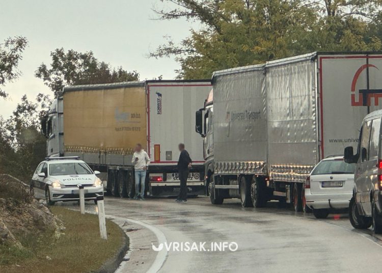 Na zaobilaznici u Širokom Brijegu prevrnuo se kombi, intervenirala Hitna pomoć