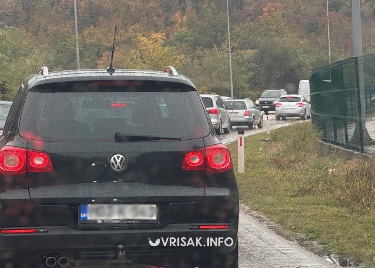 Na zaobilaznici u Širokom Brijegu prevrnuo se kombi, intervenirala Hitna pomoć