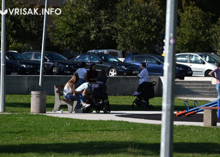 Sunčana nedjelja u Parku širokobrijeških branitelja: Igra, šetnja i druženje