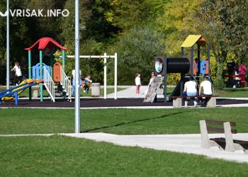 Sunčana nedjelja u Parku širokobrijeških branitelja: Igra, šetnja i druženje