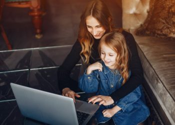Majka djeci otvorila e-mail adrese koji će im dati kada odrastu, evo zašto