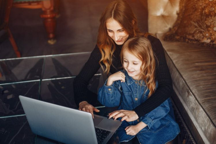 Majka djeci otvorila e-mail adrese koji će im dati kada odrastu, evo zašto