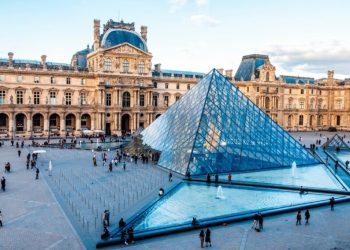 Osoba iz južne Hercegovine opljačkala Louvre u Parizu?