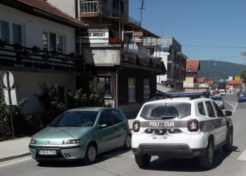 Pucnjava u Uskoplju: Ranjen policajac, otac ranio sina, pa pokušao samoubojstvo