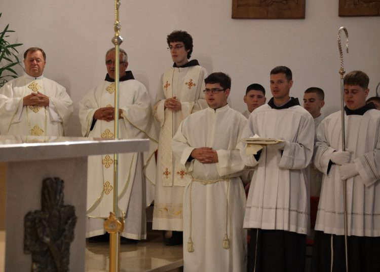Foto: Franjevački samostan i Župa sv. Ante Padovanskog Humac - Ljubuški