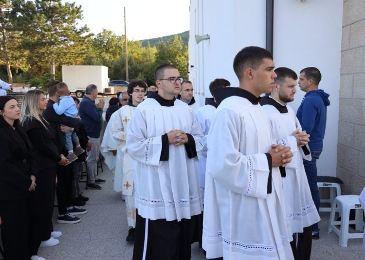 Foto: Franjevački samostan i Župa sv. Ante Padovanskog Humac - Ljubuški