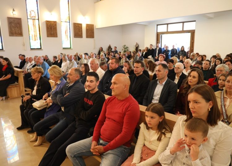 Foto: Franjevački samostan i Župa sv. Ante Padovanskog Humac - Ljubuški