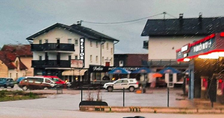 Sin i policajac izvan životne opasnosti, napadač u kritičnom stanju
