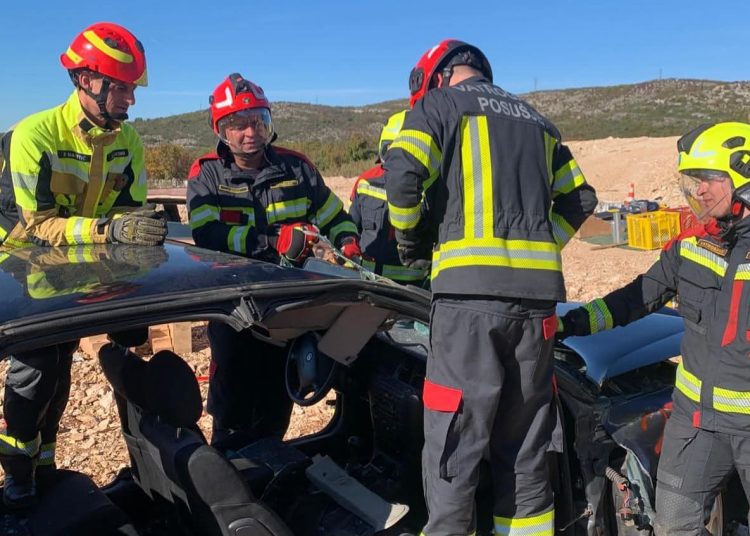 Šest profesionalnih vatrogasaca iz JVP Posušje na specijaliziranoj vježbi