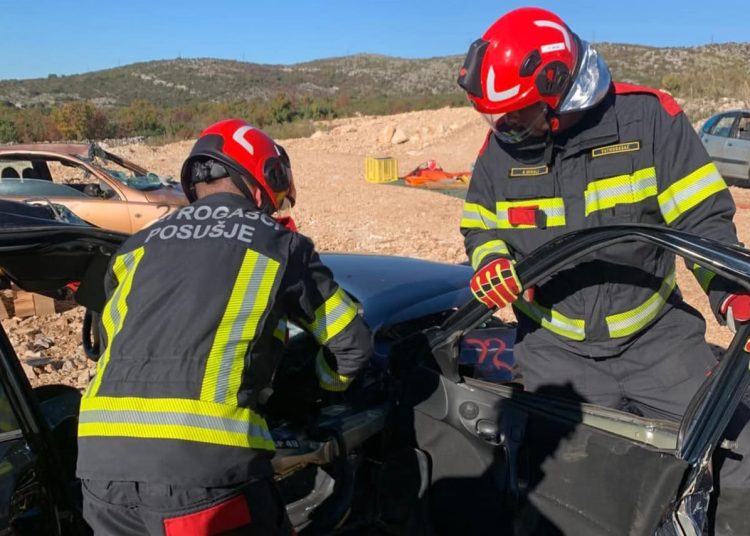 Šest profesionalnih vatrogasaca iz JVP Posušje na specijaliziranoj vježbi