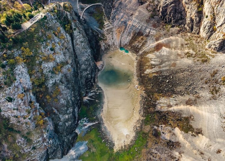 Priroda pokazala moć: Modro jezero kod Imotskog opet provrlo nakon suše