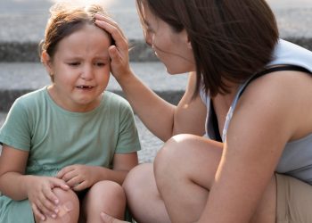 Zašto djecu ne treba tjerati na zagrljaje: Stručnjaci upozoravaju na važnost tjelesnih granica