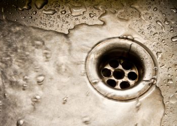 Može li kipuća voda stvarno oštetiti odvode?