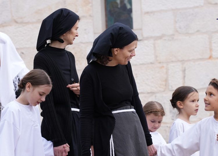 Pogledajte kadrove filma o dolasku franjevaca u Hercegovinu: Sudjelovali HKUD Mokro, Frama Široki Brijeg i FSR