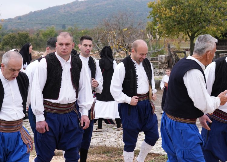 Pogledajte kadrove filma o dolasku franjevaca u Hercegovinu: Sudjelovali HKUD Mokro, Frama Široki Brijeg i FSR