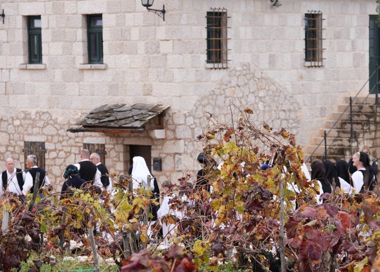 Pogledajte kadrove filma o dolasku franjevaca u Hercegovinu: Sudjelovali HKUD Mokro, Frama Široki Brijeg i FSR